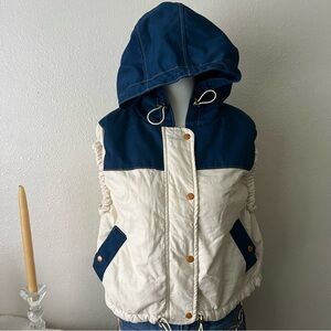 womens urban outfitters puffer vest NWT